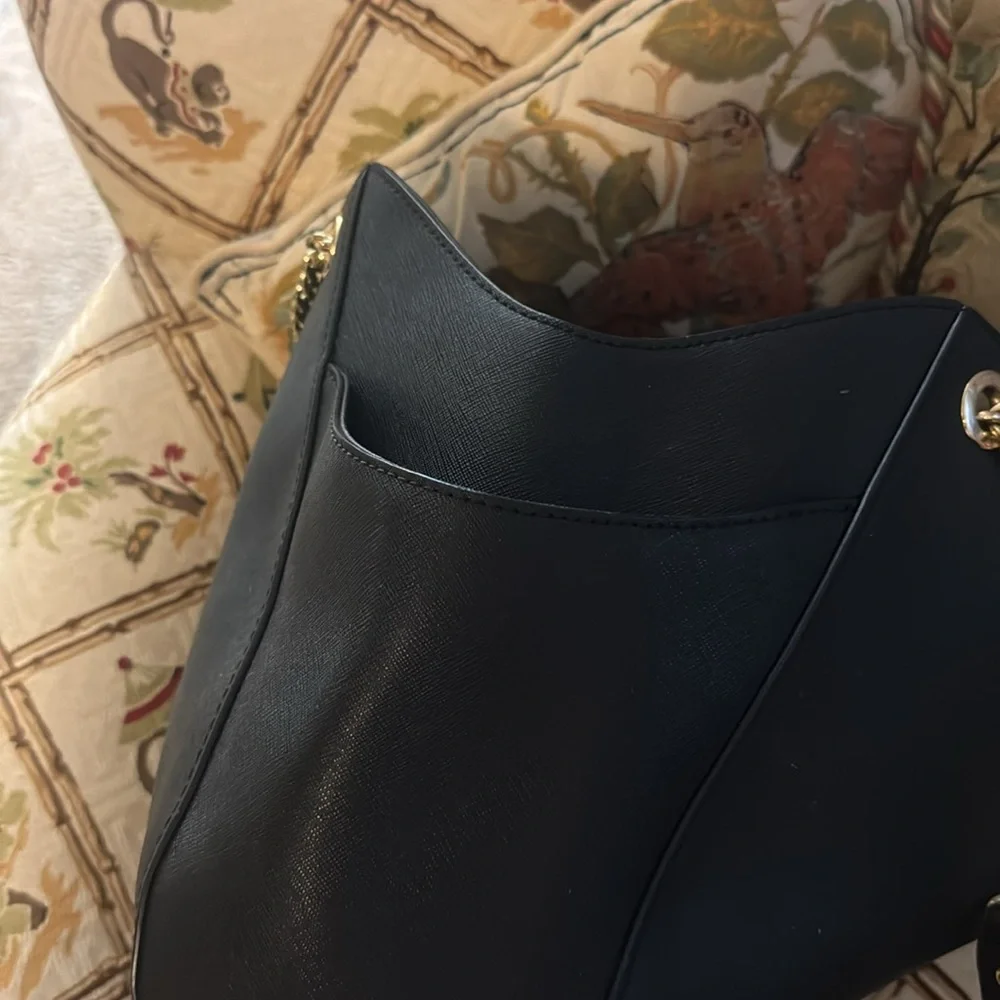 Michael Kors, black and gold purse - Picture 5 of 6